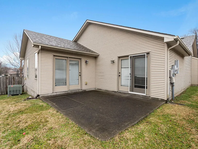 305 Spring Valley Ln — Photo 28