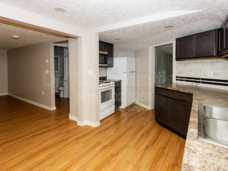 3332 Hiwood Ave — Photo 4