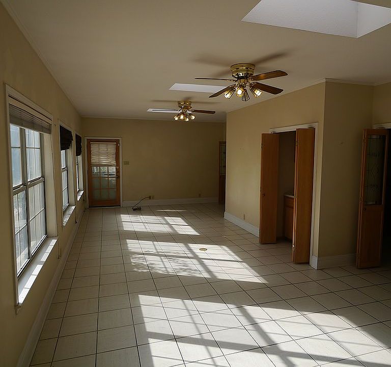 1st image of 2905 Pecan Dr