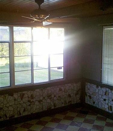4th image of 21870 Seabury Ave
