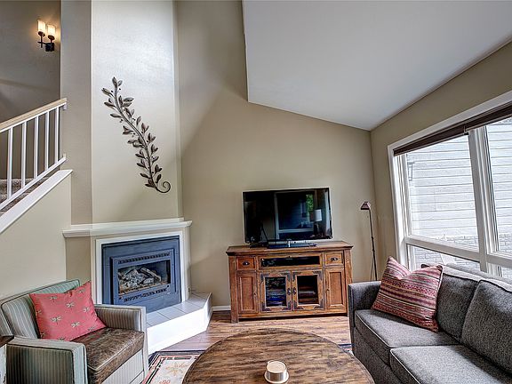 2nd image of 695 Saint Andrews Dr