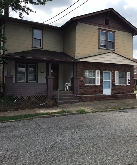 813 1/2 Grant St — Photo 1