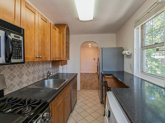 4th image of 253-27 61st Ave #650