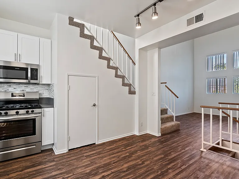 CentrePointe Apartments — Photo 35
