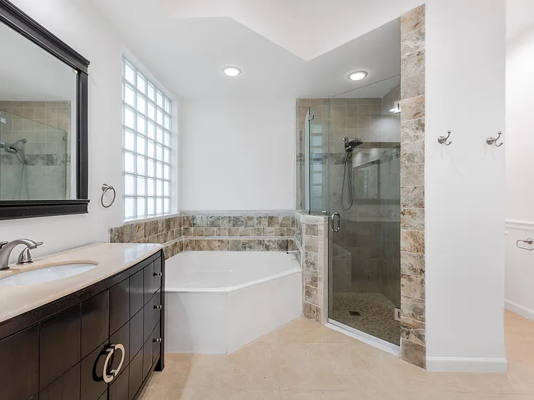23390 Torre Cir — Photo 31