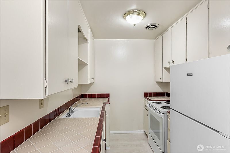4th image of 2600 NE 125th Street