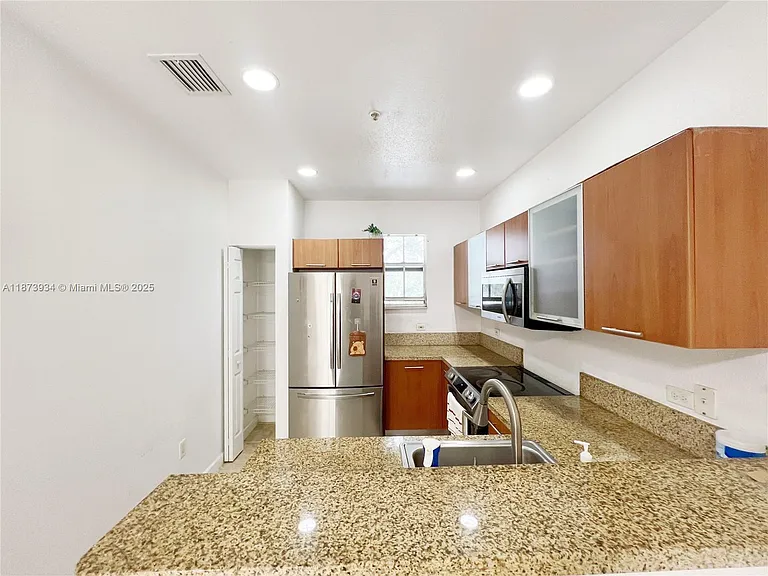 2540 SW 14th Ave — Photo 5
