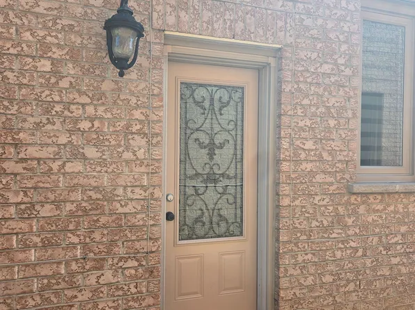 19 Rory Rd, Toronto, ON M6L 3E9