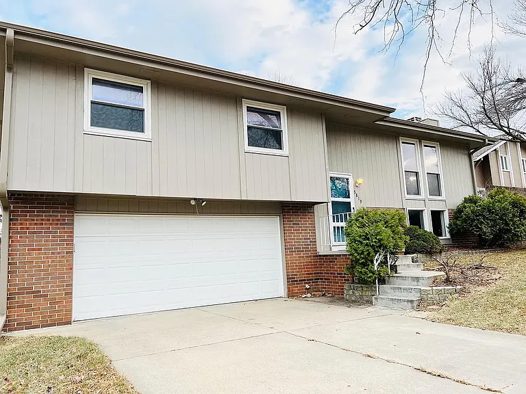 5819 N 127th Avenue Cir — Photo 1