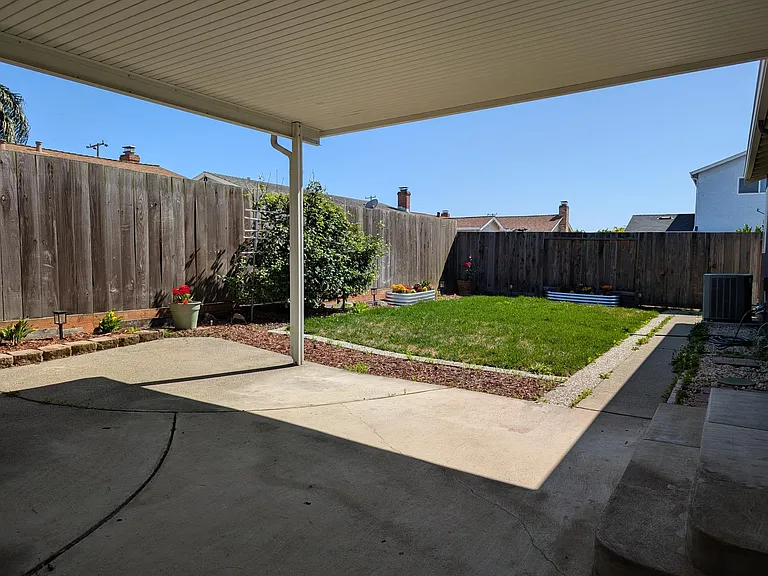 1366 Sayre St — Photo 2