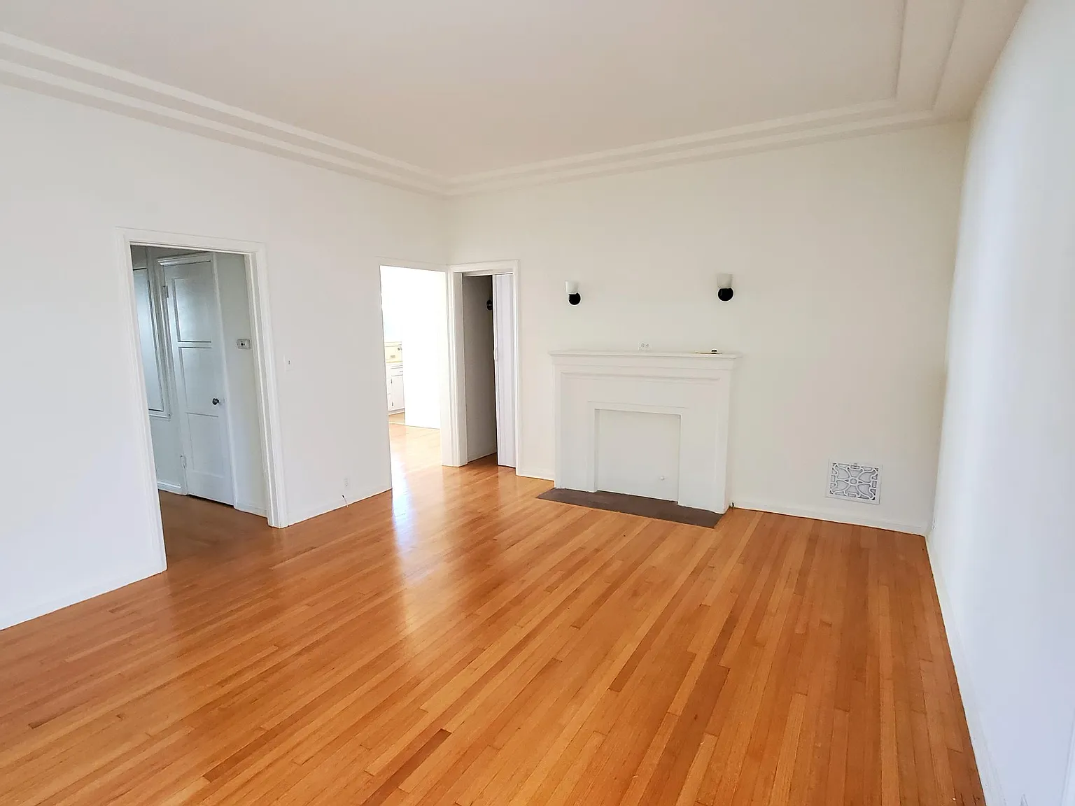 1 bed, 875 sqft, $2,175 — Photo 2