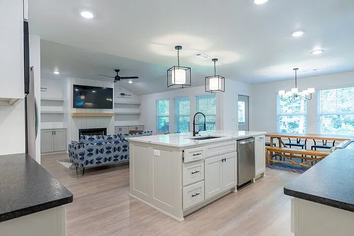 3 bed, 2.5 bath, 2075 sqft, $2,095 — Photo 3