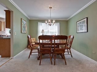 961 Hartford Dr, Gurnee, IL 60031