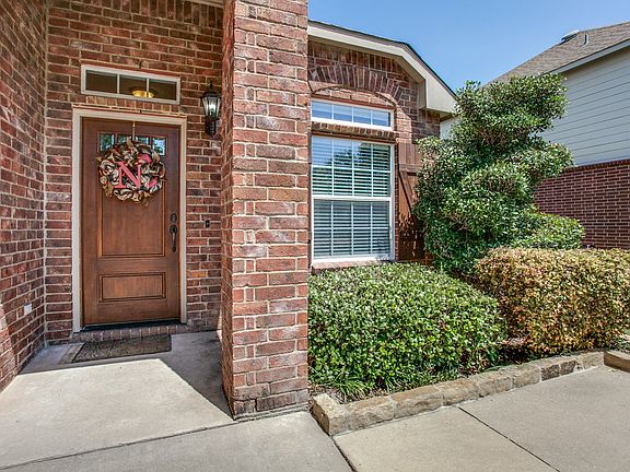2nd image of 1580 Mahogany Dr