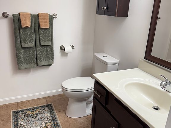 Guest bath with tub and shower