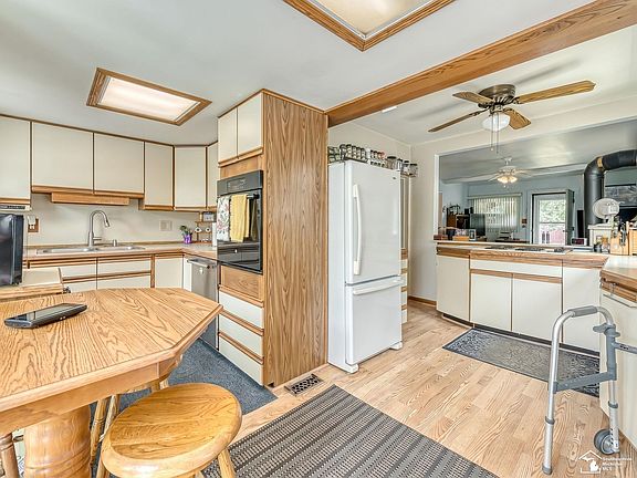 5th image of 13857 Lake Dr