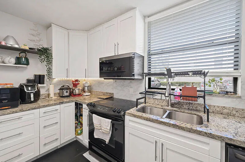 2 bed, 2.0 bath, 1068 sqft, $2,300 — Photo 4
