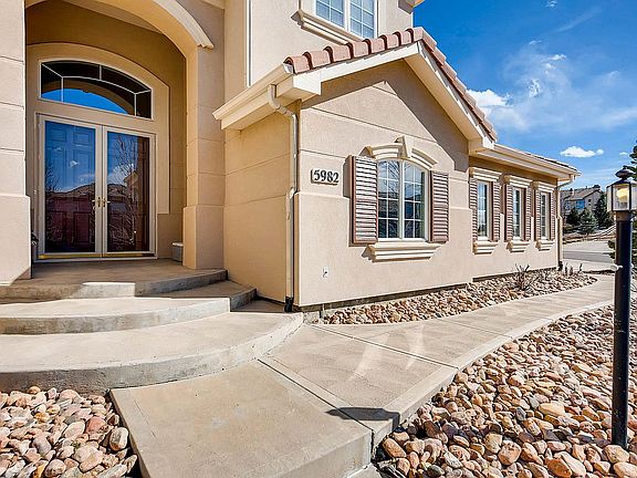 Double-Door Entry and walkwa