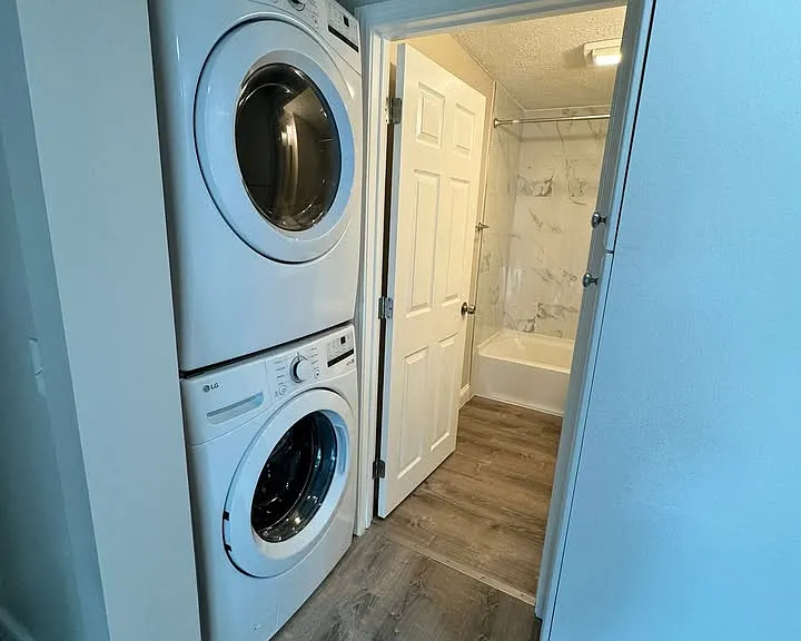 Pondsview Apartments — Photo 96