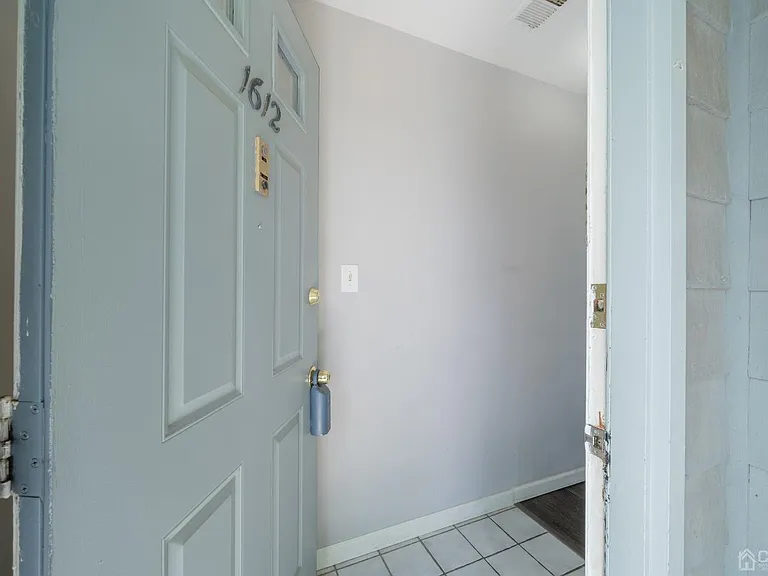 1612 Woodbridge Commons Way — Photo 2