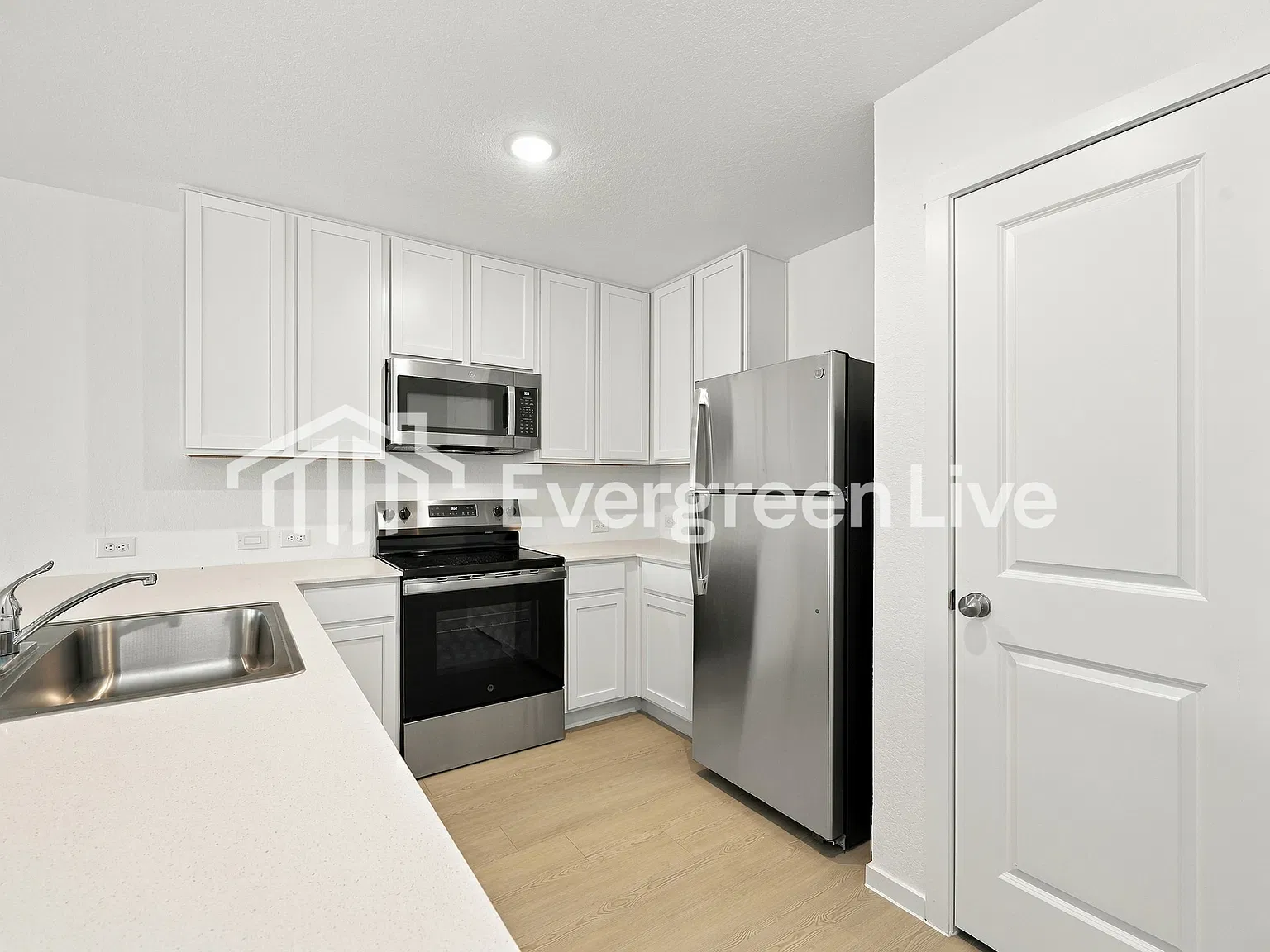 4 bed, 2.0 bath, 1600 sqft, $1,470 — Photo 4