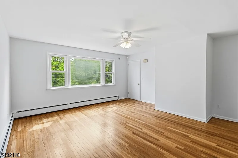 Building Photo - 15 Emmet Ave #2