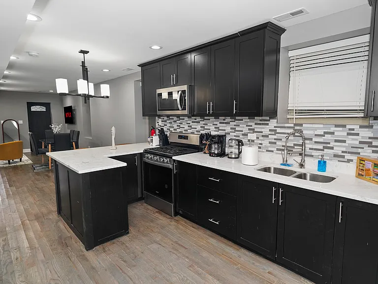 321 S Richmond St #1 — Photo 9