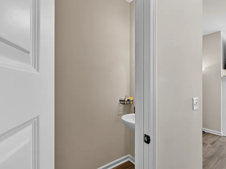 118 Juniper Dr — Photo 40