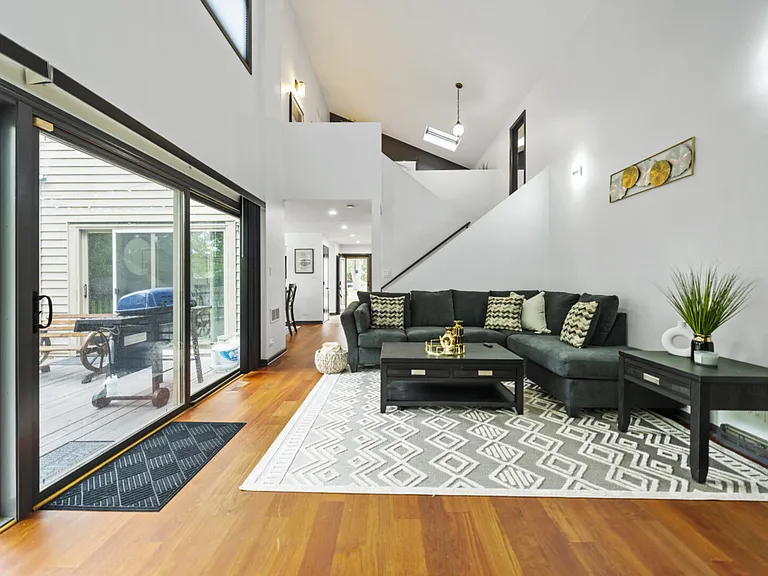 N Manor Ave — Photo 5