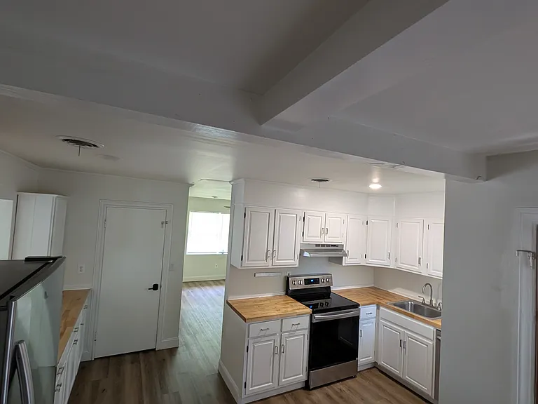 120 NE 14th Ave — Photo 9