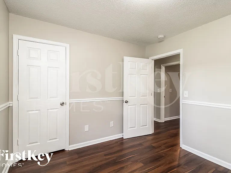 1712 Saint Charles Ln — Photo 12