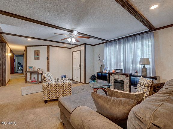 4th image of 4011 Cottonwood Trail NE