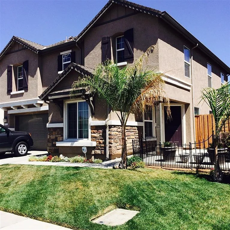 717 Blueberry Ln photo 1