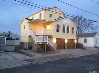 32 E Santa Barbara Rd, Lindenhurst, NY 11757