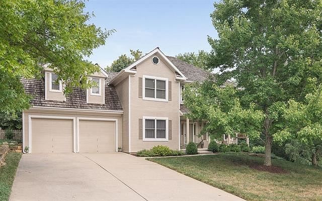 1st image of 124 Willow Dr