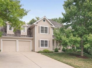124 Willow Dr, Lansing, KS 66043