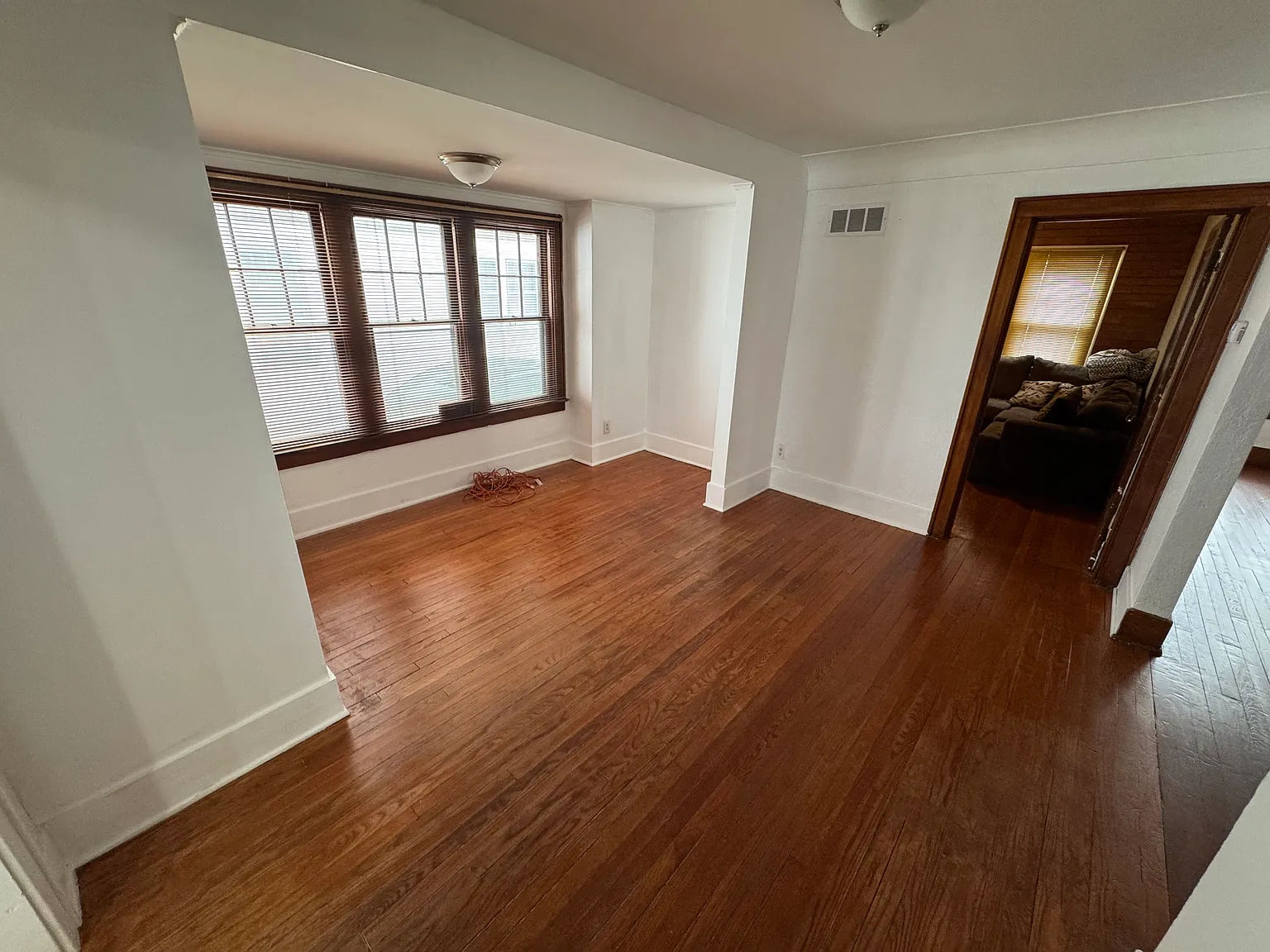 6 bed, 2233 sqft, $1,950 — Photo 3