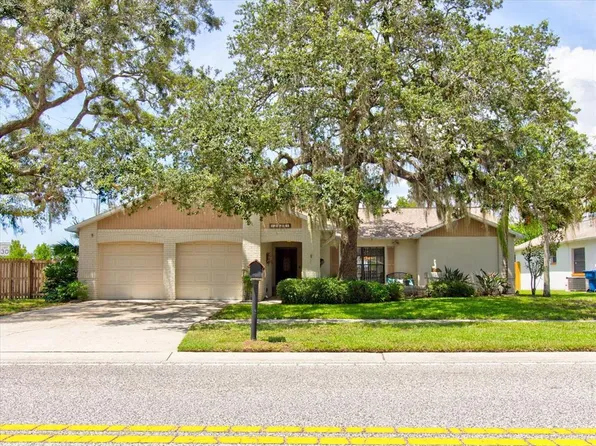 2435 Holiday Lake Dr, Holiday, FL 34691