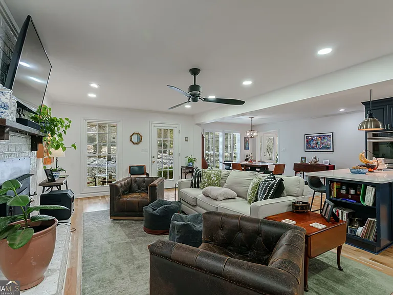 196 Avalon Dr — Photo 17