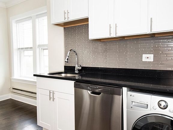 3rd image of 3821 N Greenview Ave #X2e