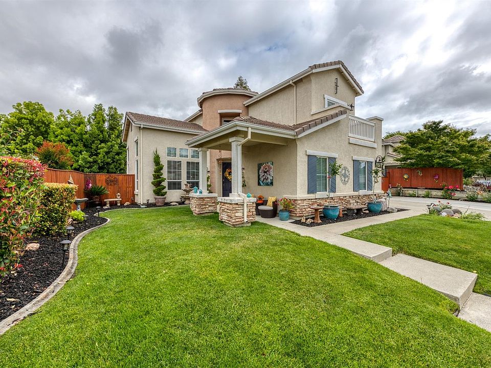 1st image of 369 Crescent Dr