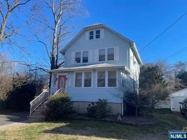 71 School St, Bergenfield, NJ 07621