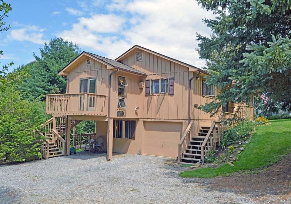 1st image of 106 Orchard Meadows Ln