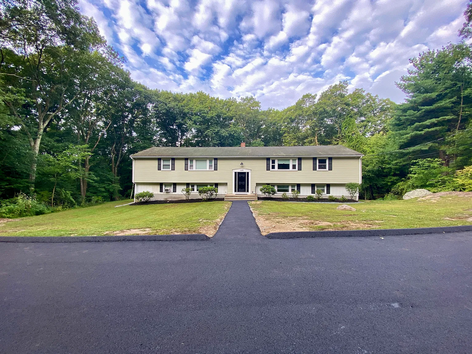 2 bed, 1036 sqft, $2,300 — Photo 1