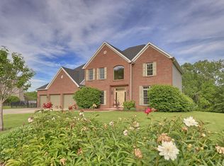 302 Fox Run Dr, Mahomet, IL 61853