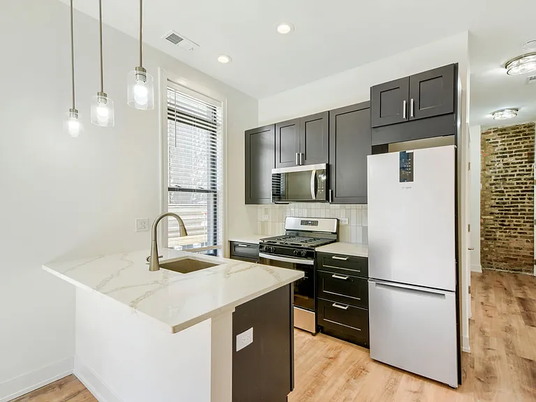 1502 N Hudson Ave #1R — Photo 2