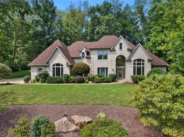 110 Wildwood Dr, Butler, PA 16002