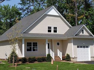 1 Clear Creek Ct, S Huntington, NY 11746
