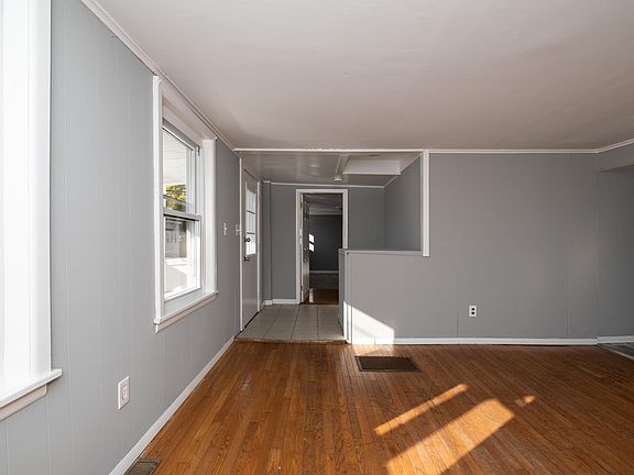 2nd image of 205 High St #205