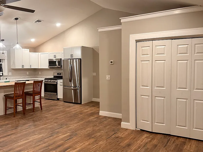 18 Maplewood Ave — Photo 8